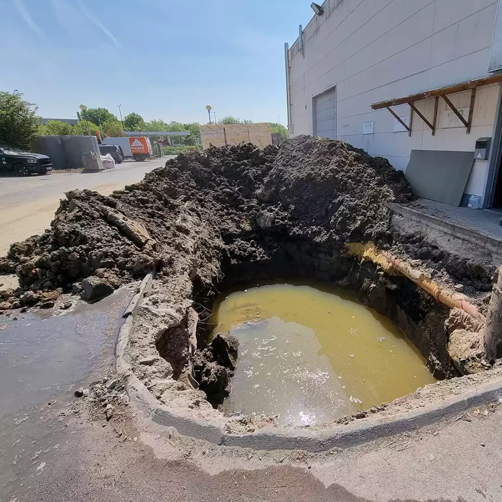 18d5b5_bb760a55aae34c6991295bd15c516ea3~mv2