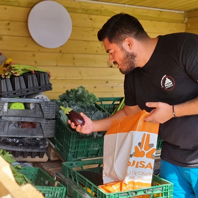 Distribution de légumes aux employés